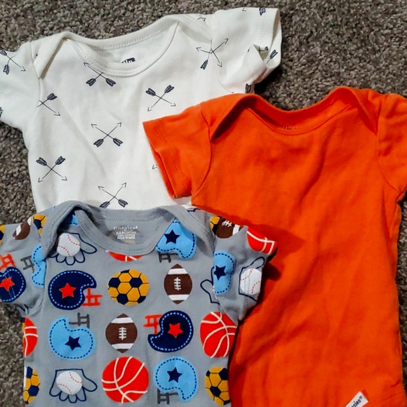 3 pack body suits (onesies) - Picture 1 of 4